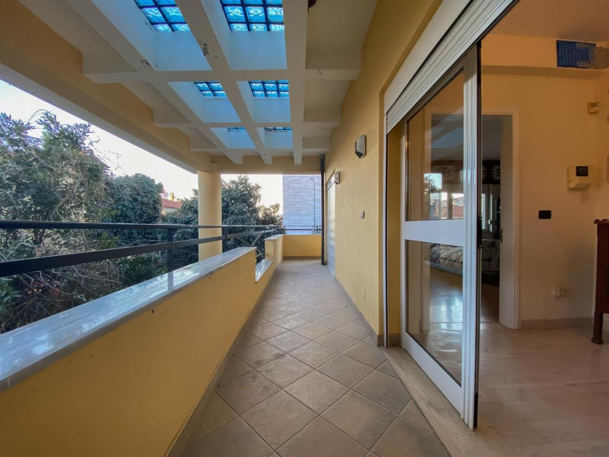 Blue Door Hostel Тирана Екстер'єр фото