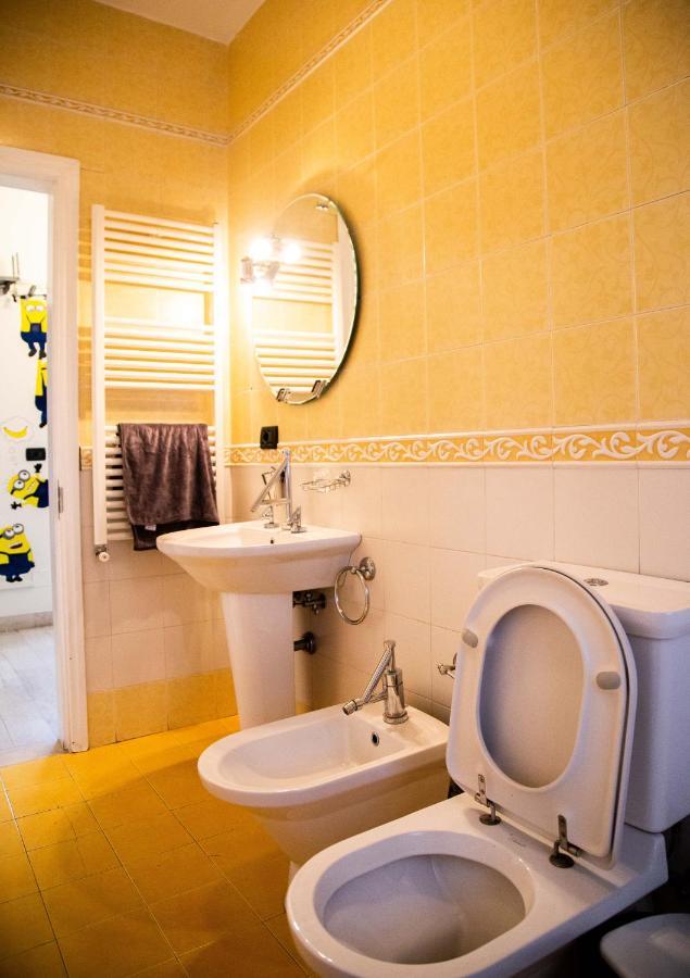 Blue Door Hostel Тирана Екстер'єр фото