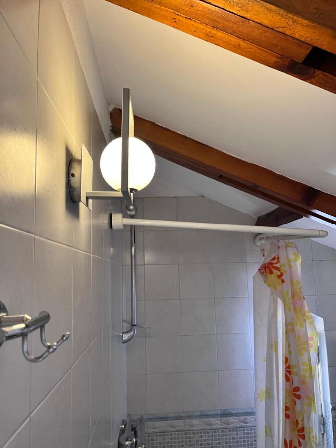 Blue Door Hostel Тирана Екстер'єр фото