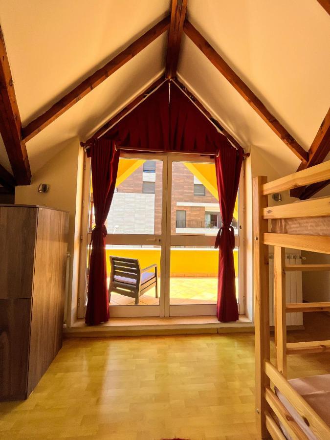 Blue Door Hostel Тирана Екстер'єр фото