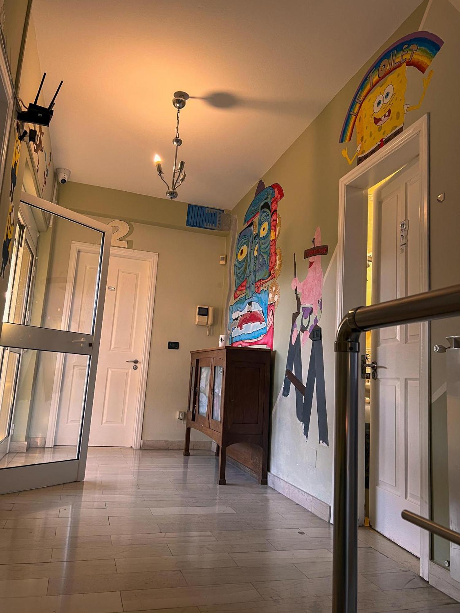 Blue Door Hostel Тирана Екстер'єр фото