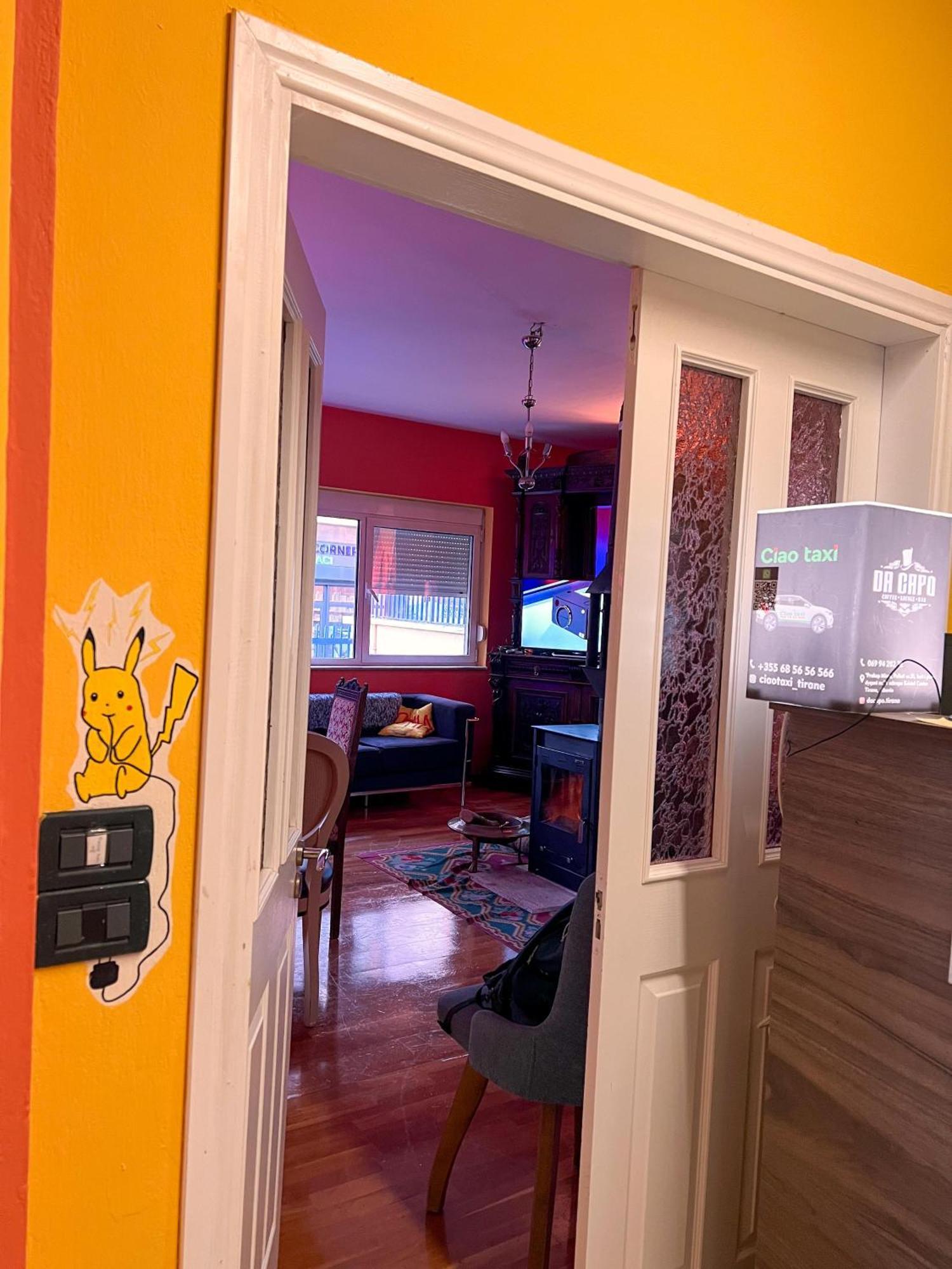 Blue Door Hostel Тирана Екстер'єр фото
